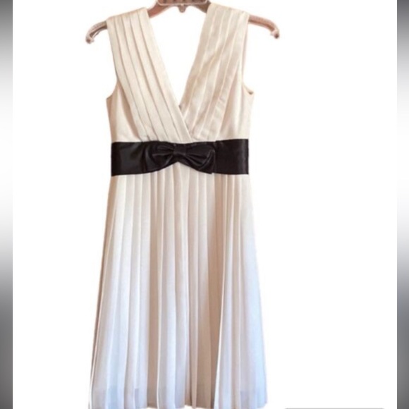 BCBG Cléo & Max beautiful elegant dress cream dress - Picture 1 of 6